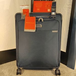 Briggs & Riley Baseline BLU126CSXP-4 Medium Expandable Spinner (Black)